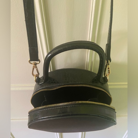 Street Level - Black Circular Cross Body Purse - Picture 3 of 4